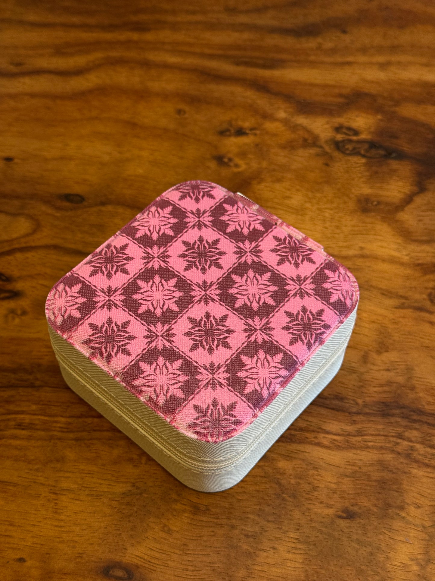 Travel jewelry boxes