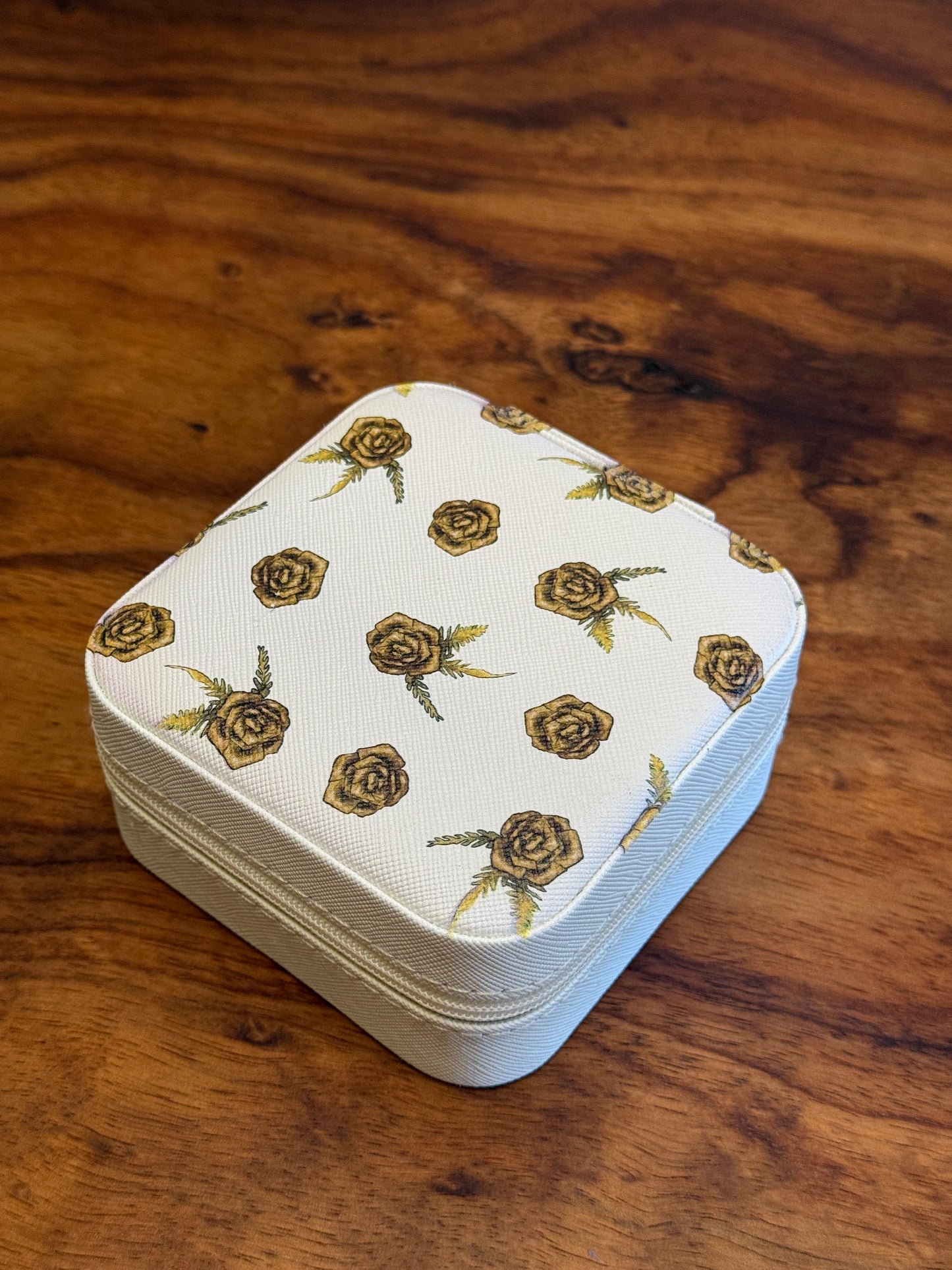 Travel jewelry boxes