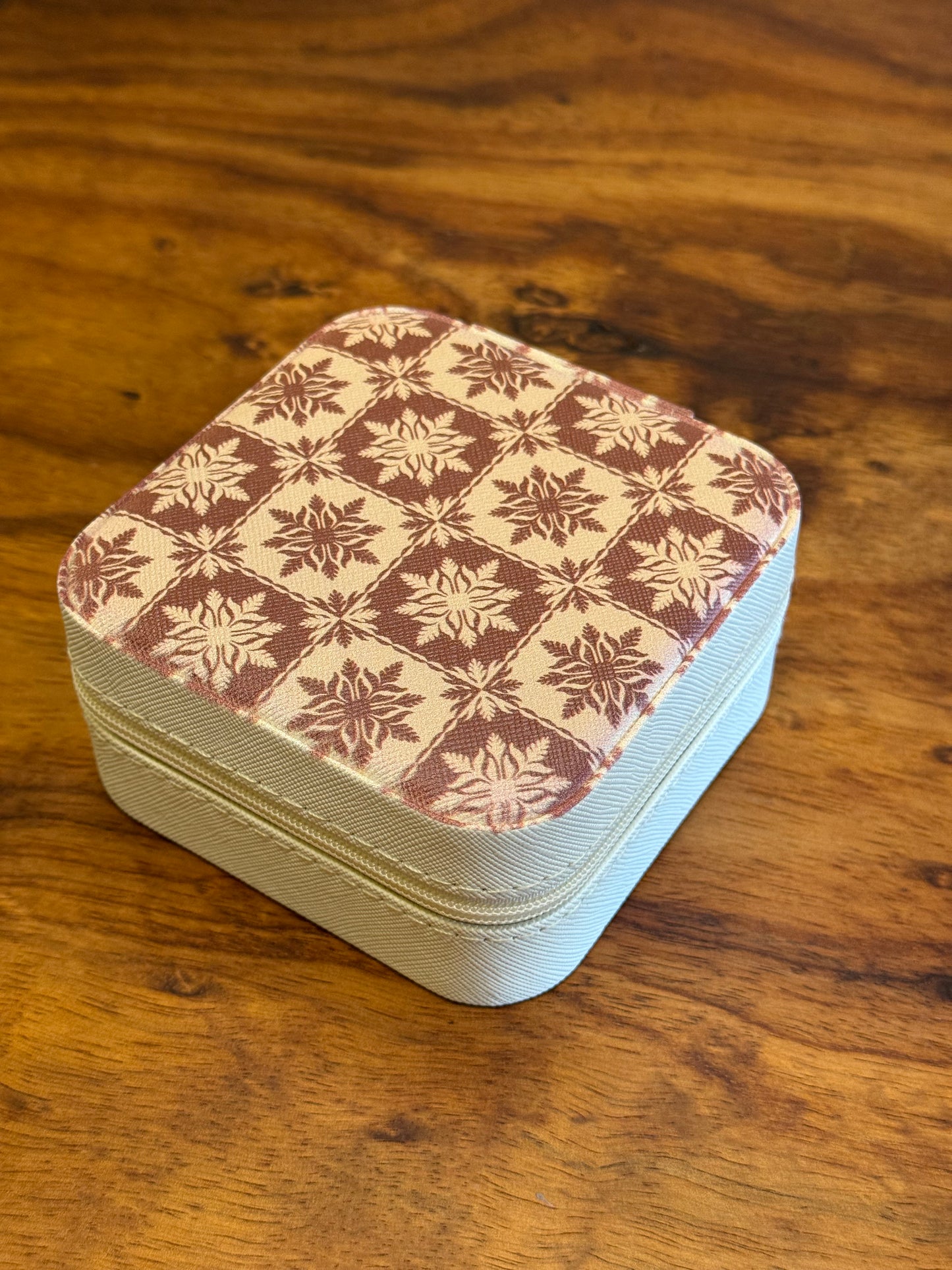 Travel jewelry boxes