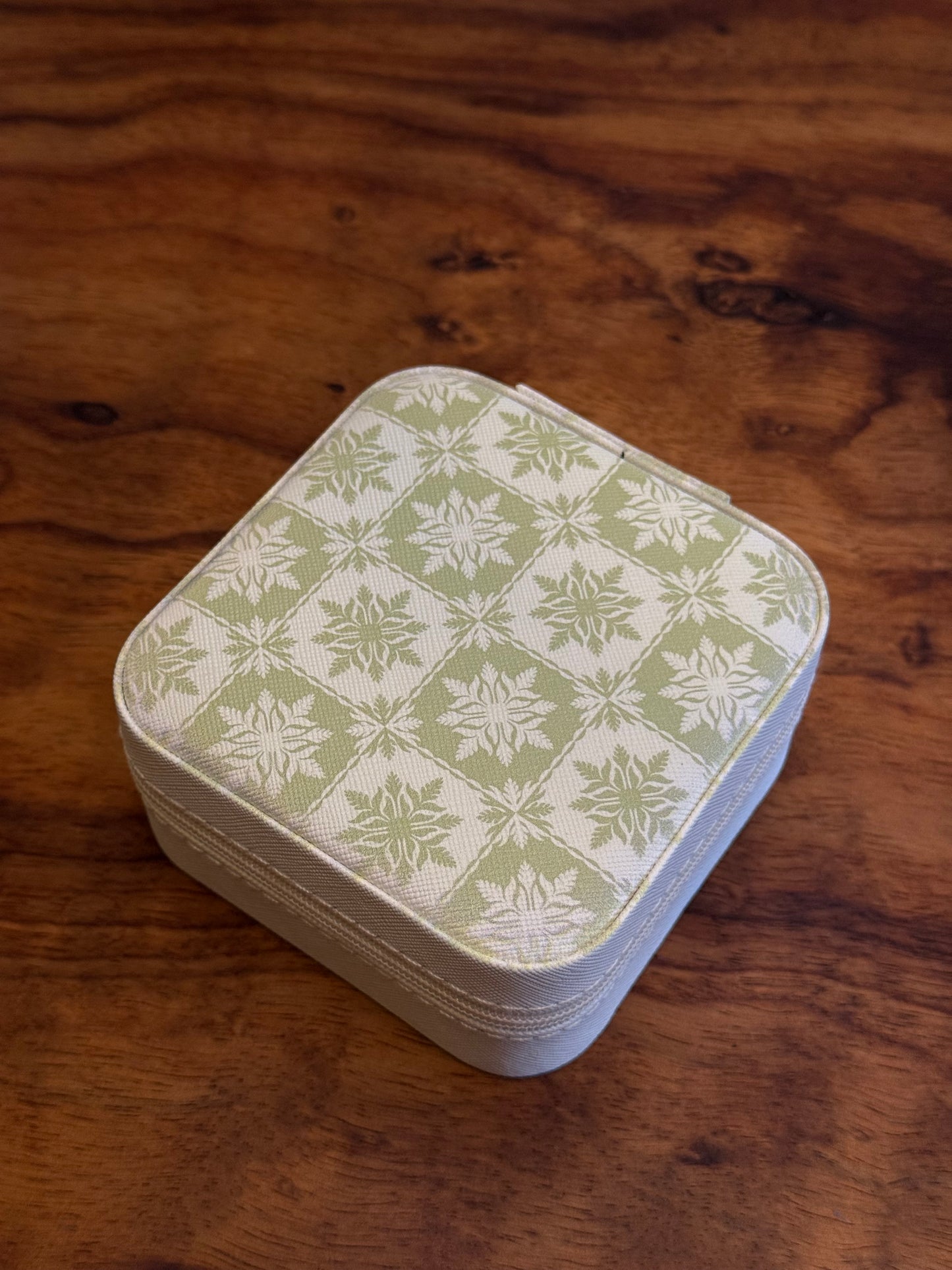 Travel jewelry boxes