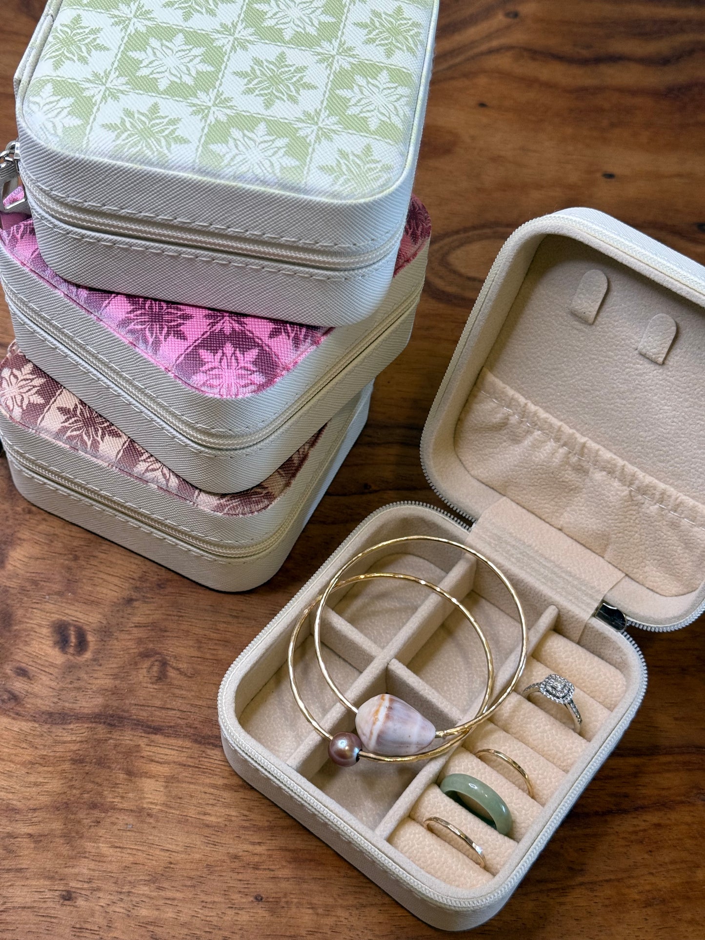 Travel jewelry boxes